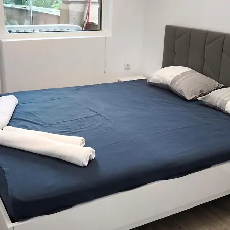 Two-bedroom Lauta Park 6 شقة