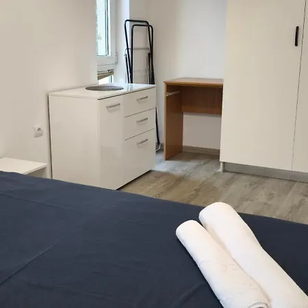 Two-bedroom Lauta Park 6 아파트