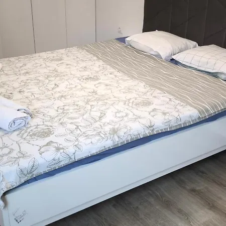 Two-bedroom Lauta Park 6 Апартамент *