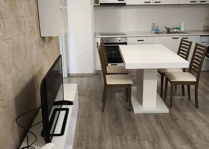 Two-bedroom Lauta Park 6 *