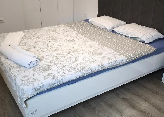 Two-bedroom Lauta Park 6 Apartment *